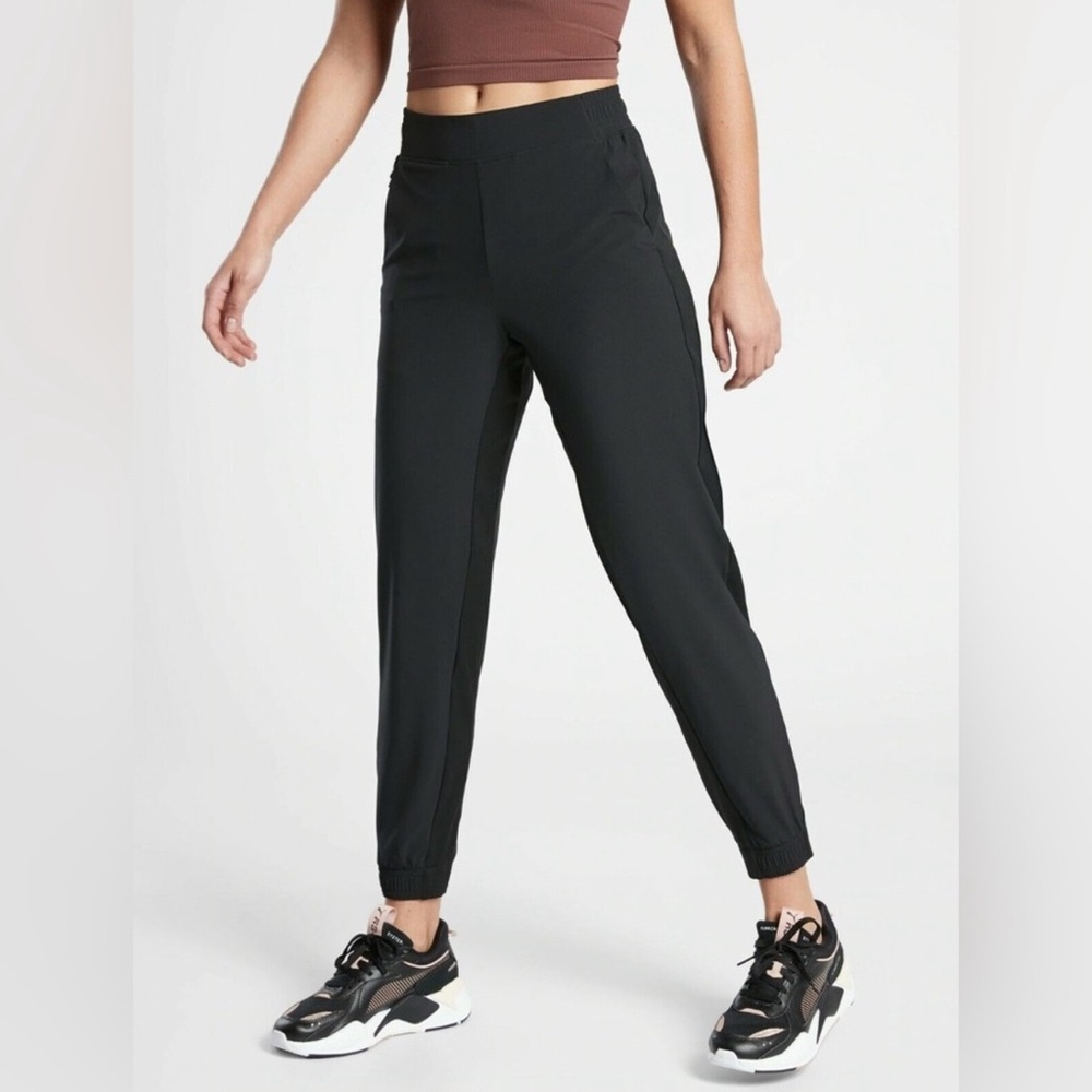 Athleta Brooklyn Jogger Pants Black Size 4 Travel Athleisure Elastic Ankle AA18